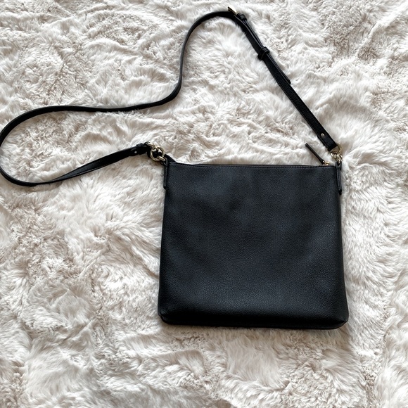 Tommy Hilfiger crossbody. - Picture 4 of 14